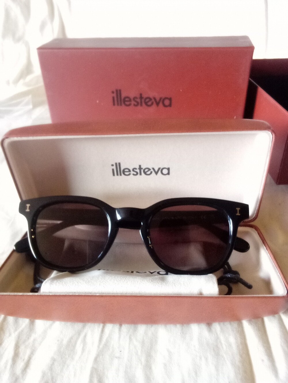 Illesteva Veneto C9 Black Grey Flat Square Sunglasses 49-23-145